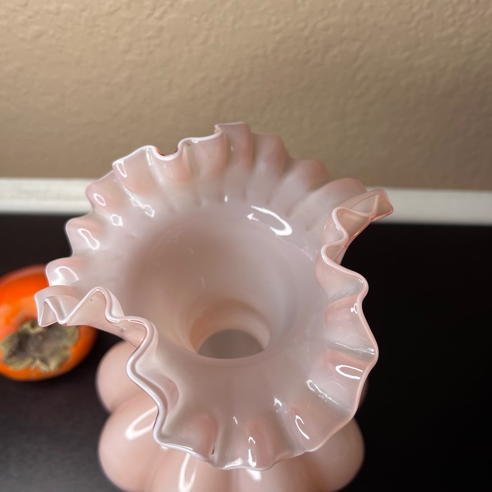 Vintage Fenton Art Glass 8” Dusty Rose Pink Overlay Melon Vase w Double Crimped - Picture 6 of 10